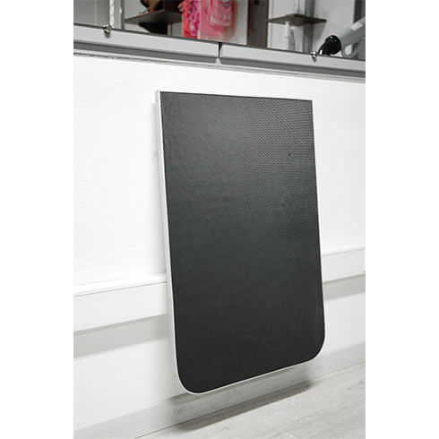 Table de toilettage murale pliée